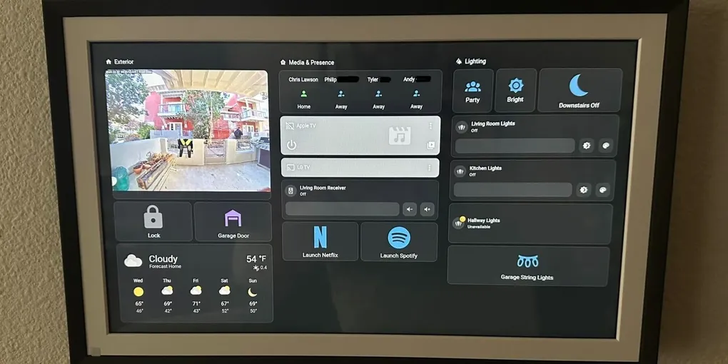 That digital photo frame on the wall is a Home Assistant dashboard